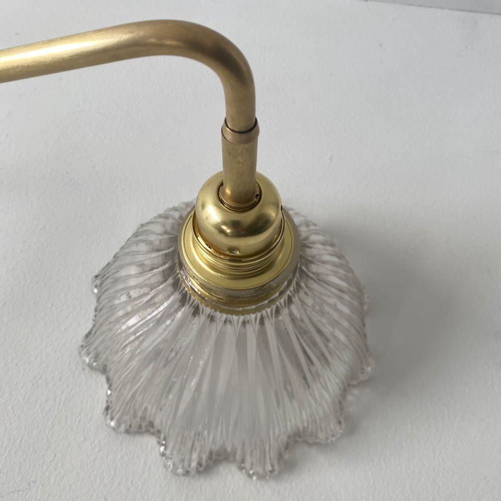 ANCIENNE LAMPE POTENCE LAITON ET VERRE PRISMATIQUE XXL 
Décoration