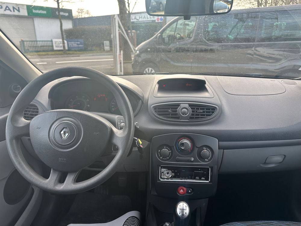 Clio III Clio 1.2 16V 75 Pack Authentique 2005 occasion 28000 Chartres
