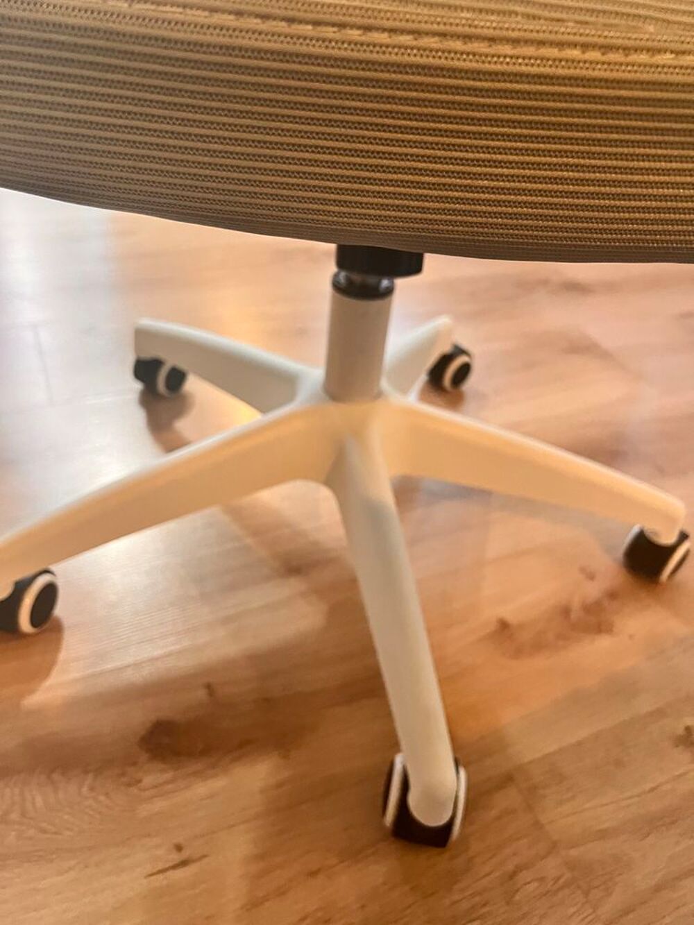 Chaise de bureau ergonomique TRALT €" comme neuve Meubles