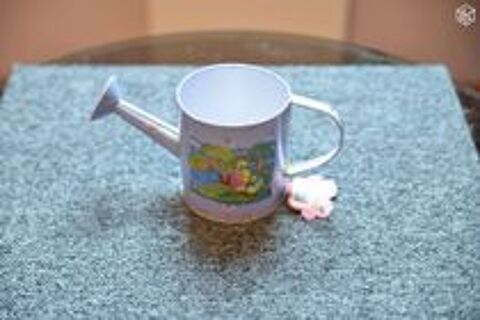 Petit arrosoir neuf fleuri et autres jeux et livres 0 M�rignies (59)