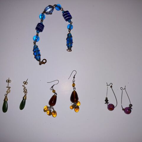 Lot de 3 paires de boucles d'oreilles et 1 bracelet 12 Saumur (49)