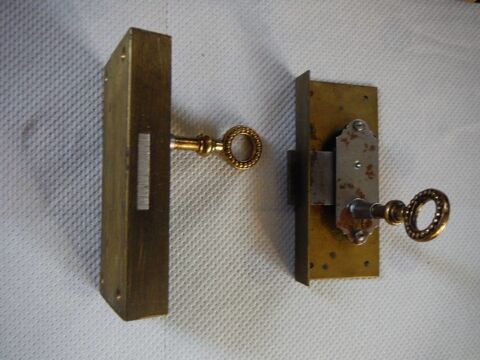 Serrure meuble ancien 25 Villeneuve-le-Roi (94)