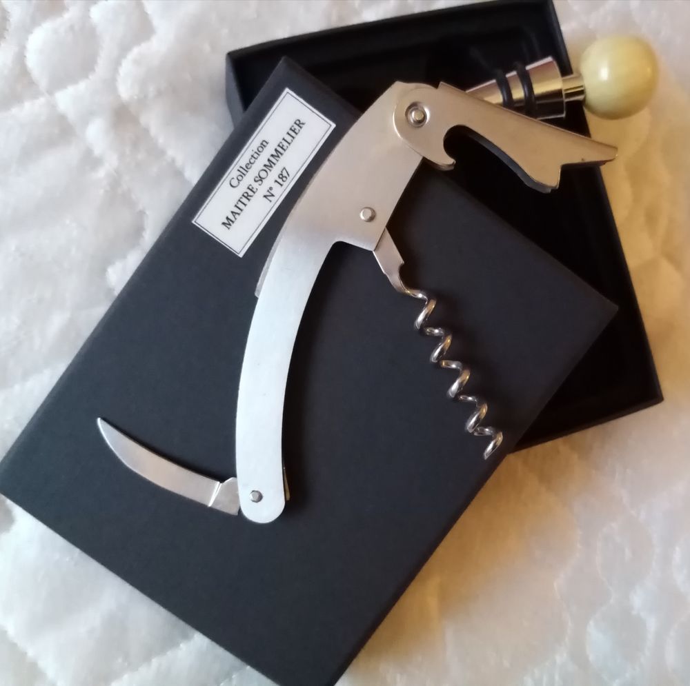 Tr&egrave;s beau ensemble pour sommelier + plaquette VINTAGE CODE c Cuisine