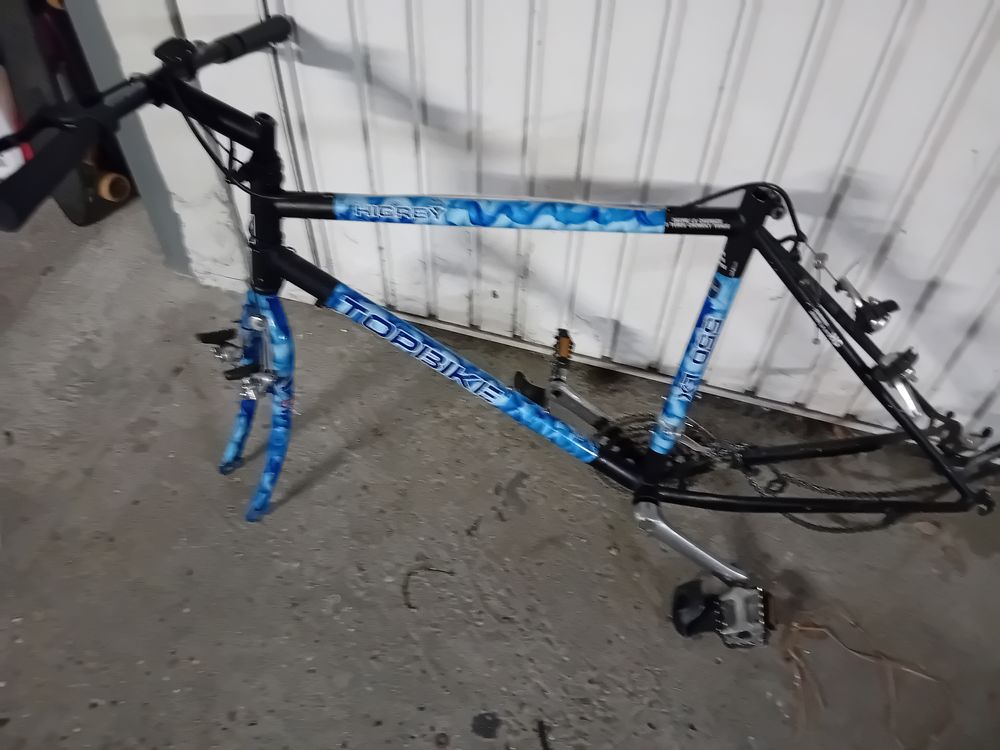 Plusieurs Vtts,et V&eacute;los Vélos