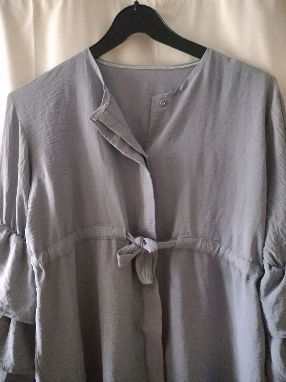 Blouse grise &agrave; volants Vêtements