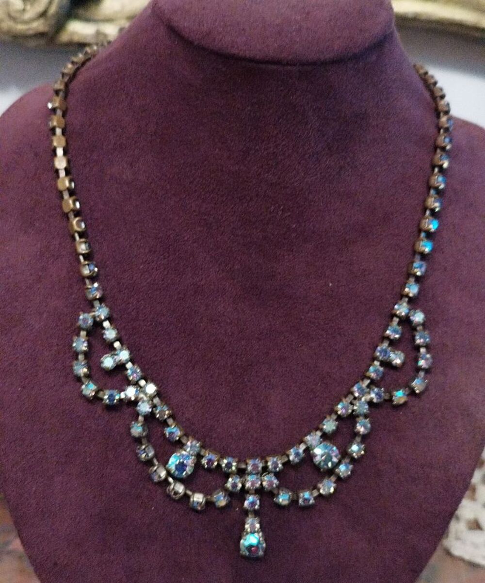 SUPERBE-COLLIER/VINTAGE/M&Eacute;TAL dor&eacute;/STRASS IRISES/AURORES BOR Bijoux et montres
