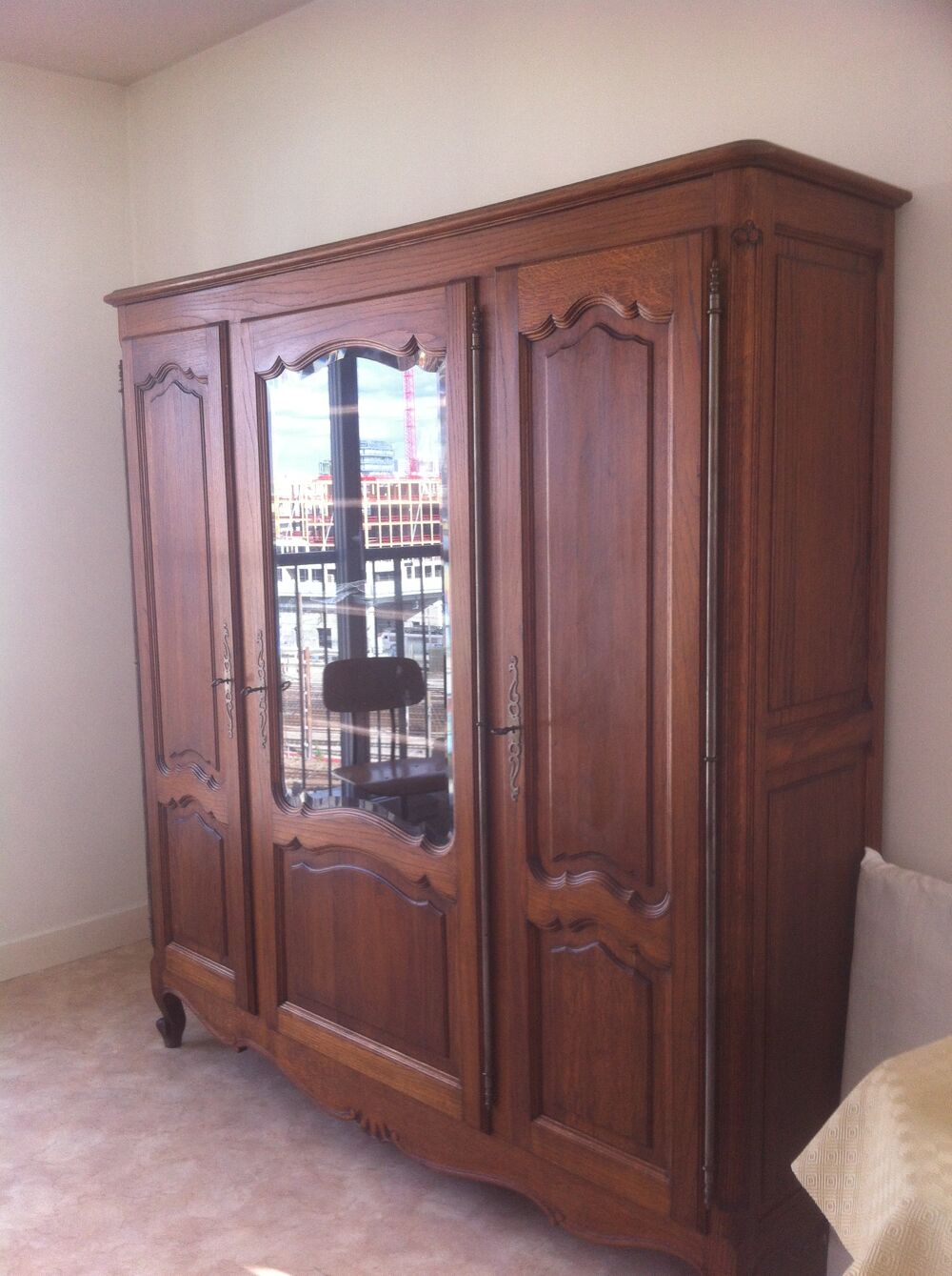 Armoire vitrine trois portes Meubles