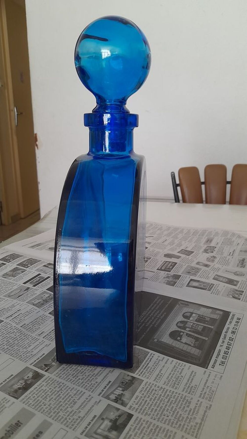 Flacon de parfum en verre bleu 