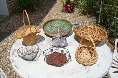 Lot 7 de corbeilles, paniers en osier / mtal
15 Gargenville (78)