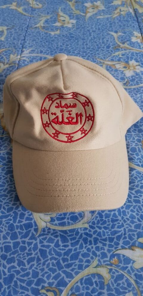 Casquette beige brodée rouge unisexe, très bon état 12 Saint-Denis (93)