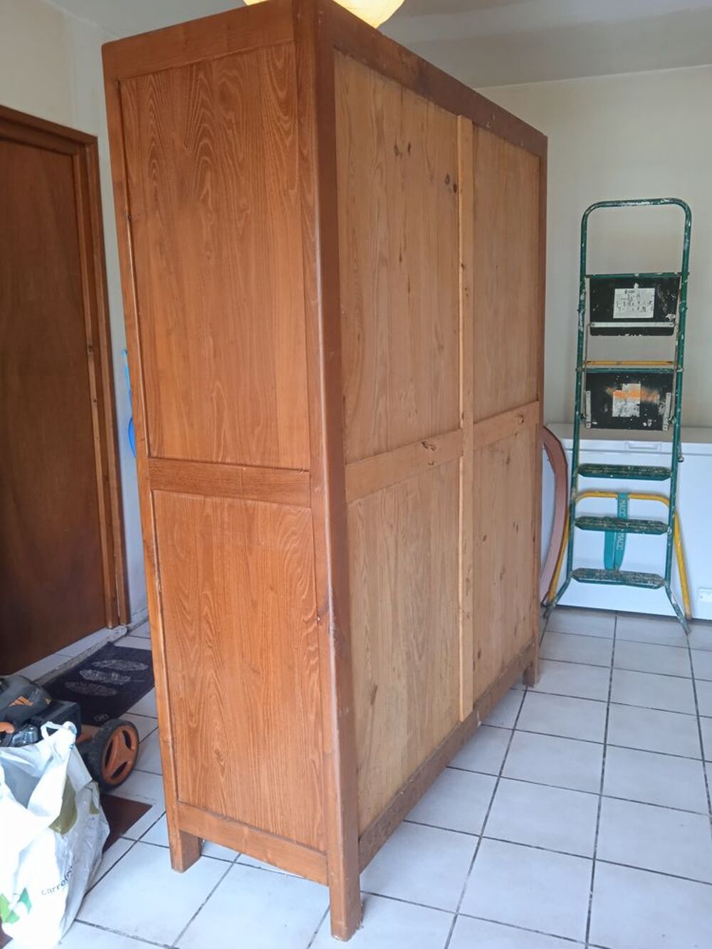 Armoire noyer massif Meubles