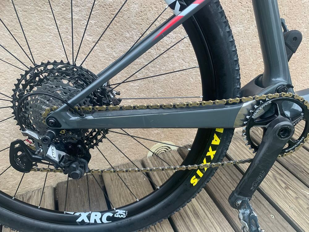 VTT CANYON CARBONE LUX XC 9.0 Vélos