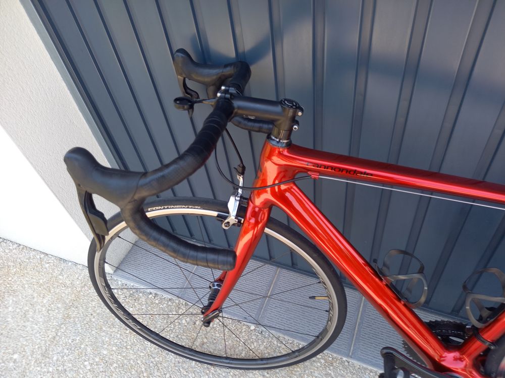 Velo de course Cannondale super six performant Vélos