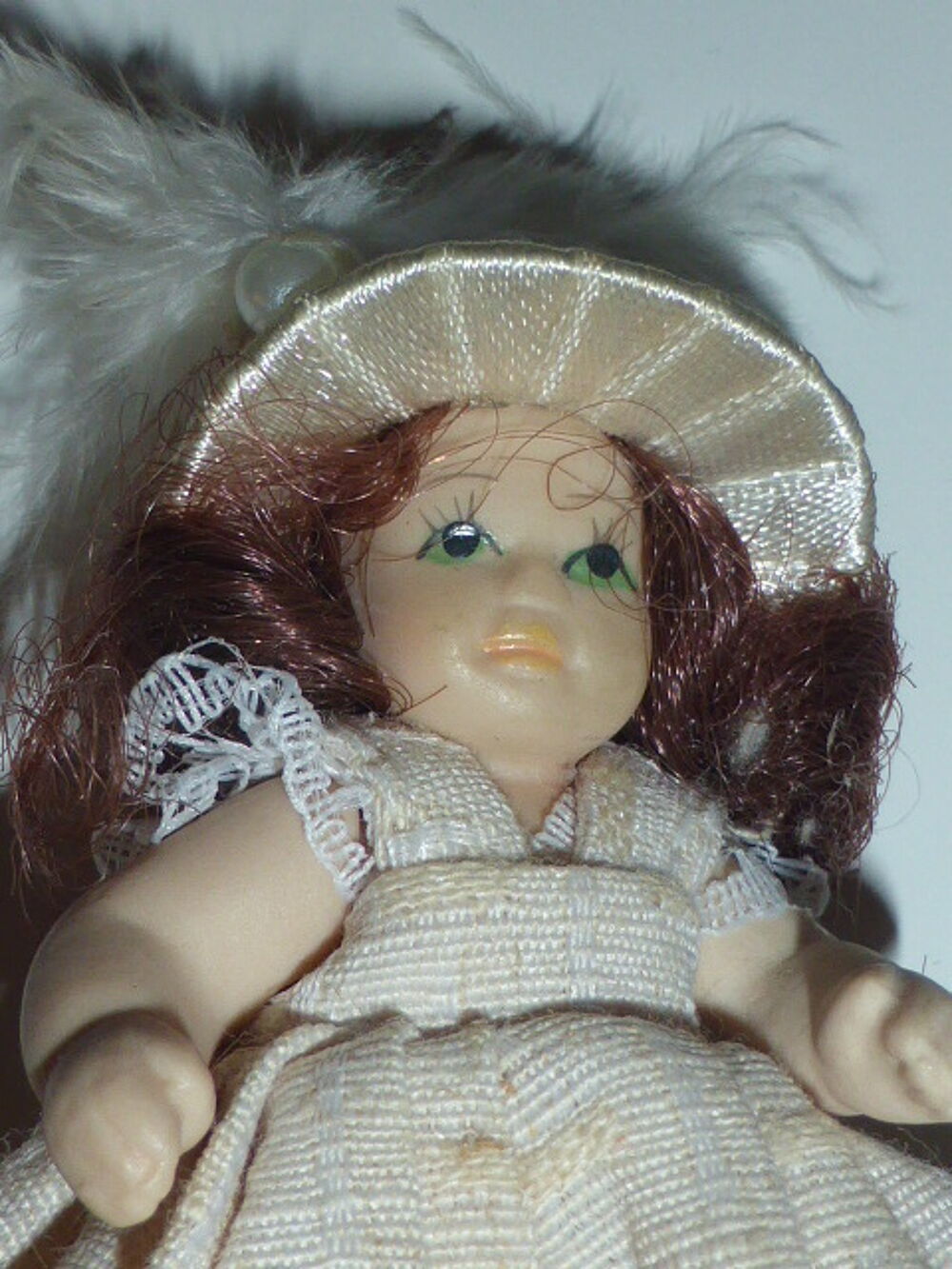 Mini poup&eacute;e porcelaine Pauline collection "poup&eacute;e Carine" 