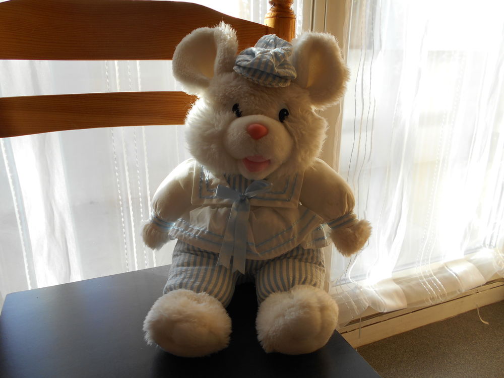 Ours en peluche avec casquette Jeux / jouets