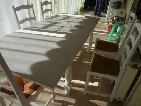 Ancienne Table  manger blanche et 6 chaises haute relook 0 Saint-Gens-de-Fronsac (33)