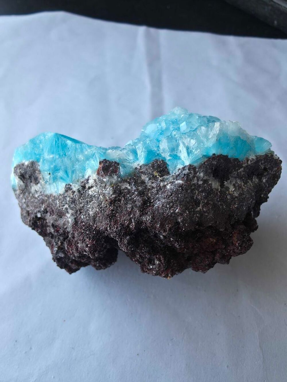 Cristal H&eacute;mimorphite Bleu Electrique sur Matrice-6,7 cm 