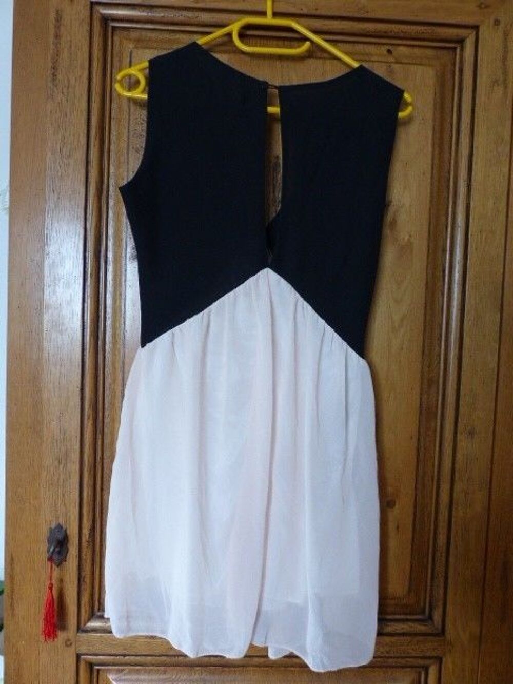 robe noire et rose neuve Vêtements