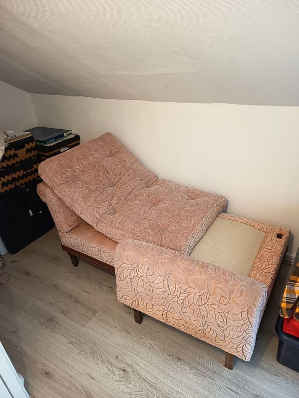 M&eacute;ridienne tissu rose &agrave; motifs Meubles