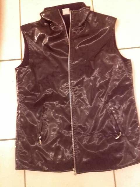 Deux doudoune sans manche taille Xxxl et une taille 42 30 Accolay (89)