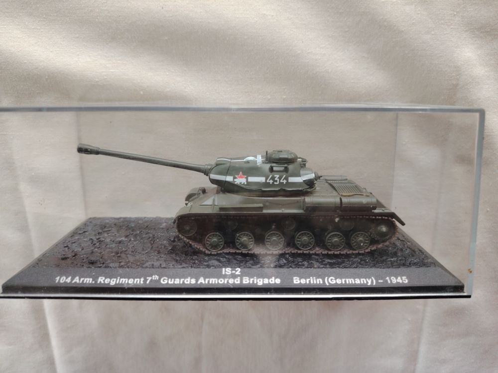 Lot de 11 tanks pour collectionneur 