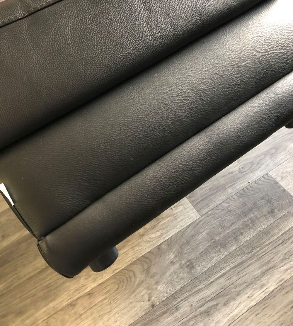 Canap&eacute; cuir et son pouf Meubles