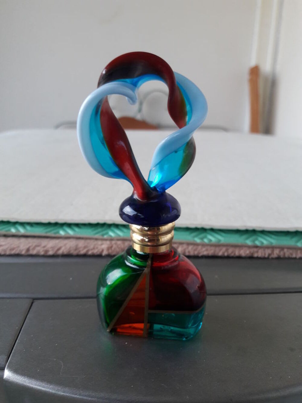 Flacon parfum en verre multicolore , bouchon en verre 
