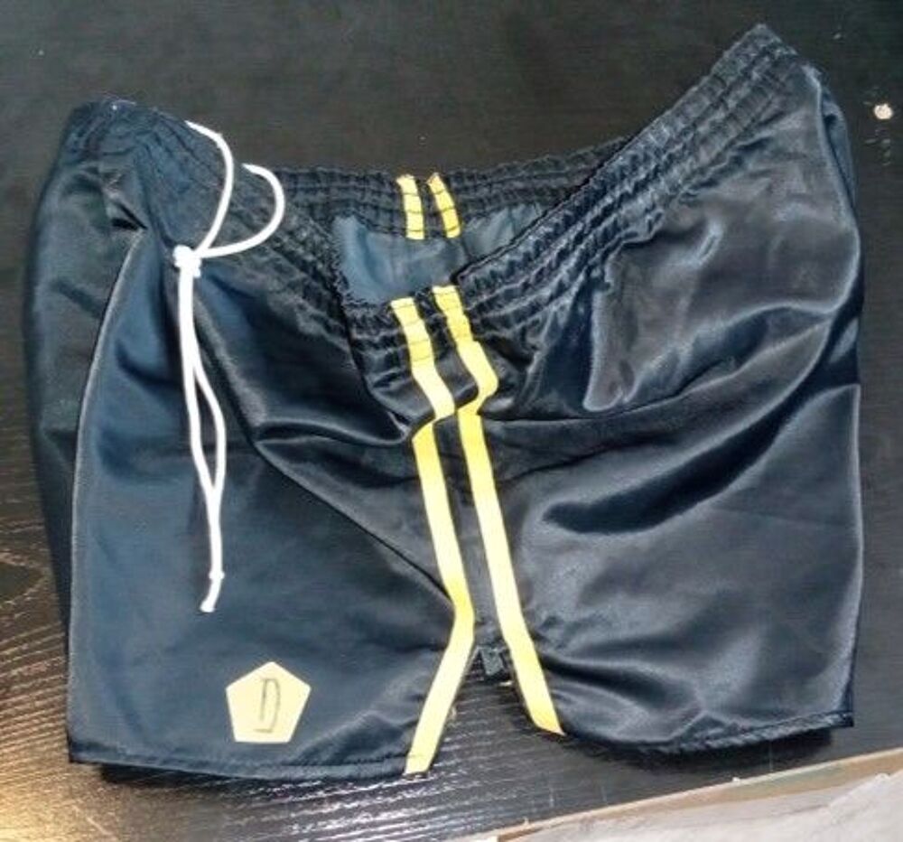Short Vintage nylon Noir 2 bandes jaune taille L Vêtements