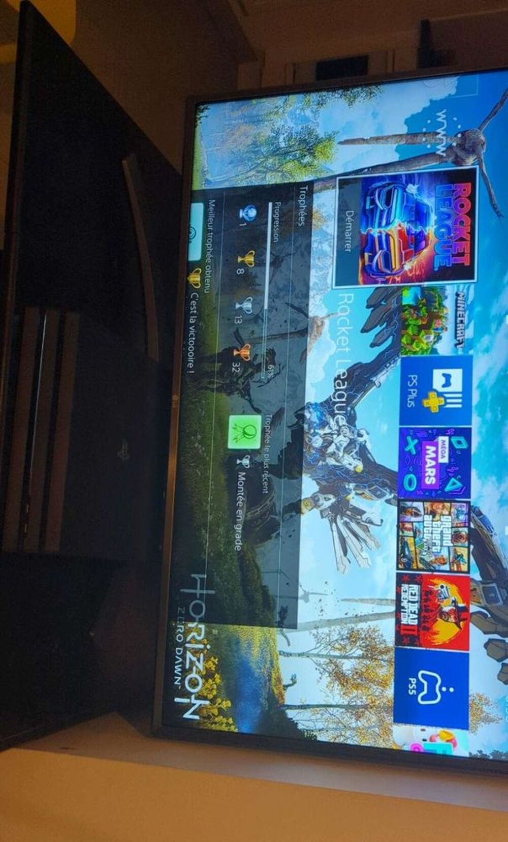 PS4 Pro 1To (sans manette) Consoles et jeux vidéos