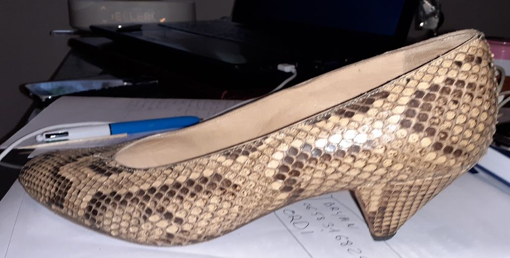 lots chaussures femme styles divers ( 35 pieces environ ) Chaussures
