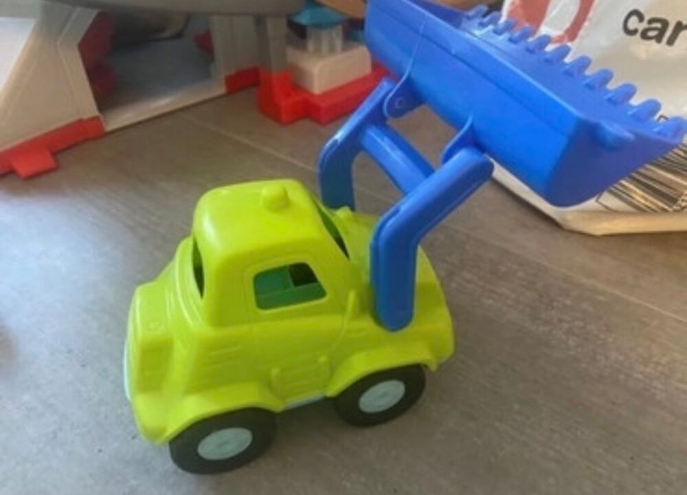 lot de 2 peluches et une voiture Jeux / jouets