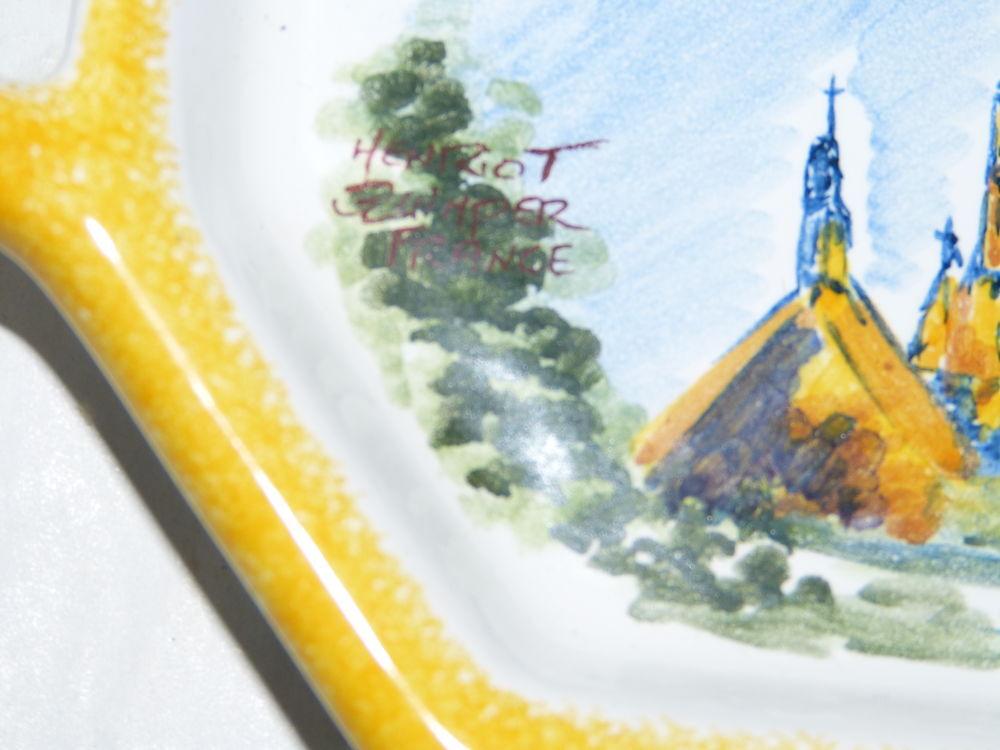 PLAT HENRIOT QUIMPER decor LAMPAUL GUIMILIAU 
