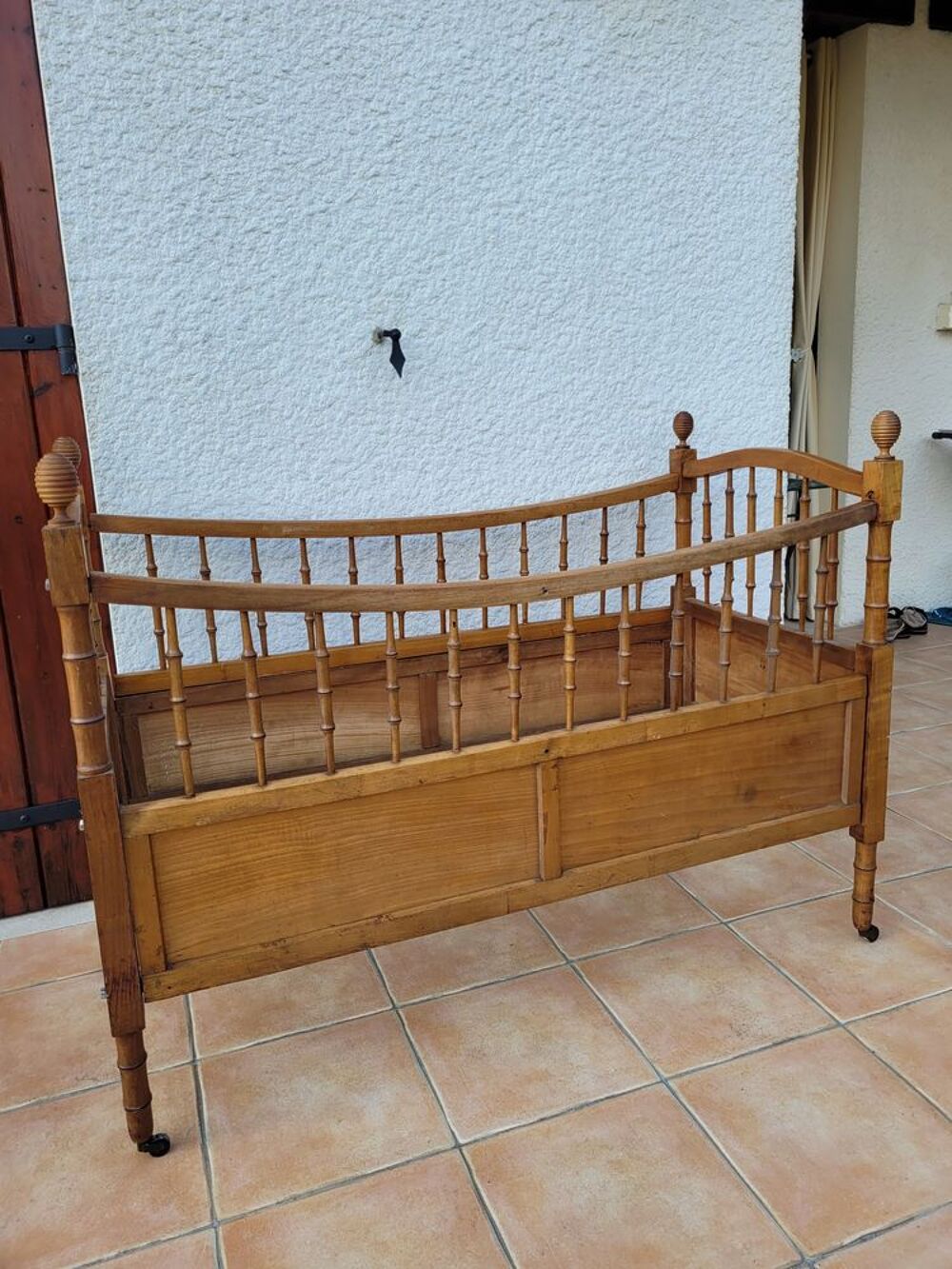 Ancien lit enfant en bois massif Mobilier enfants