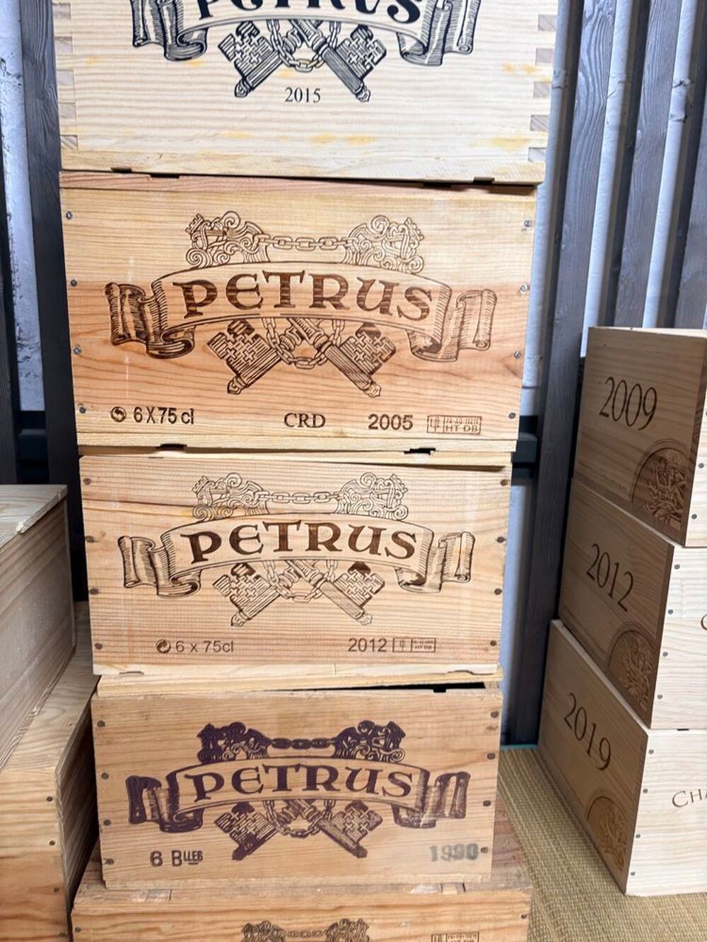 caisses de vin Petrus vide pour collectionneurs Décoration