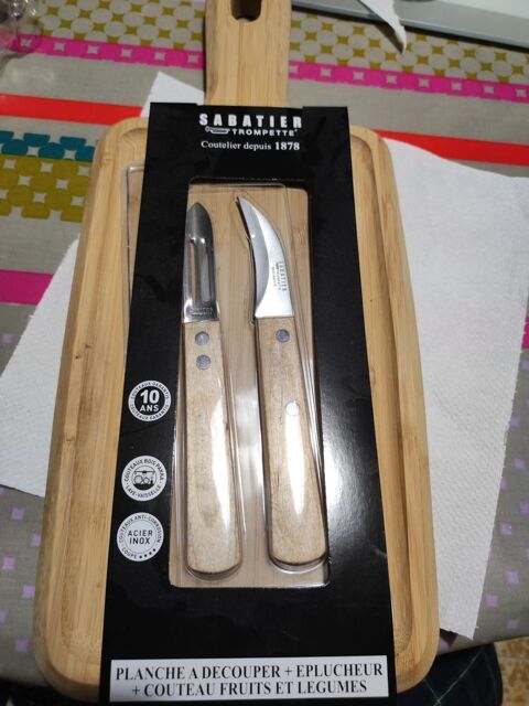 Planche  dcouper avec plucheur et couteau fruits , lgume 55 Verneuil-sur-Seine (78)