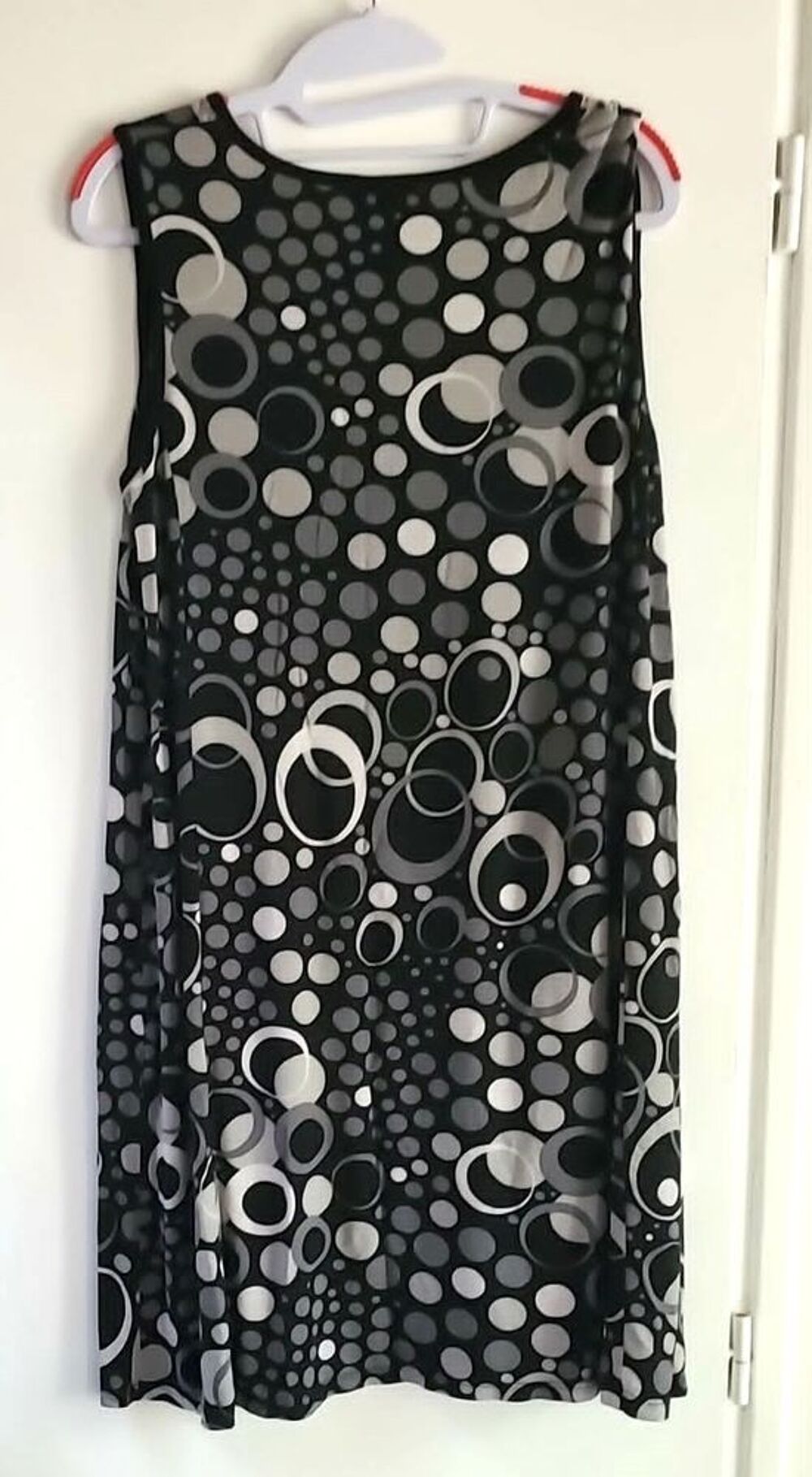 ROBE SANS MANCHES MOTIFS GRAPHIQUES JACQUELINE RIU T4 Vêtements