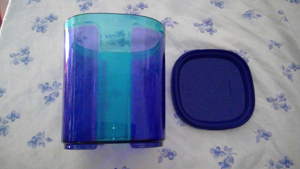 BOITE VITRINE BLEU TRANSPARENTE TUPPERWARE
1,5 L
Cuisine