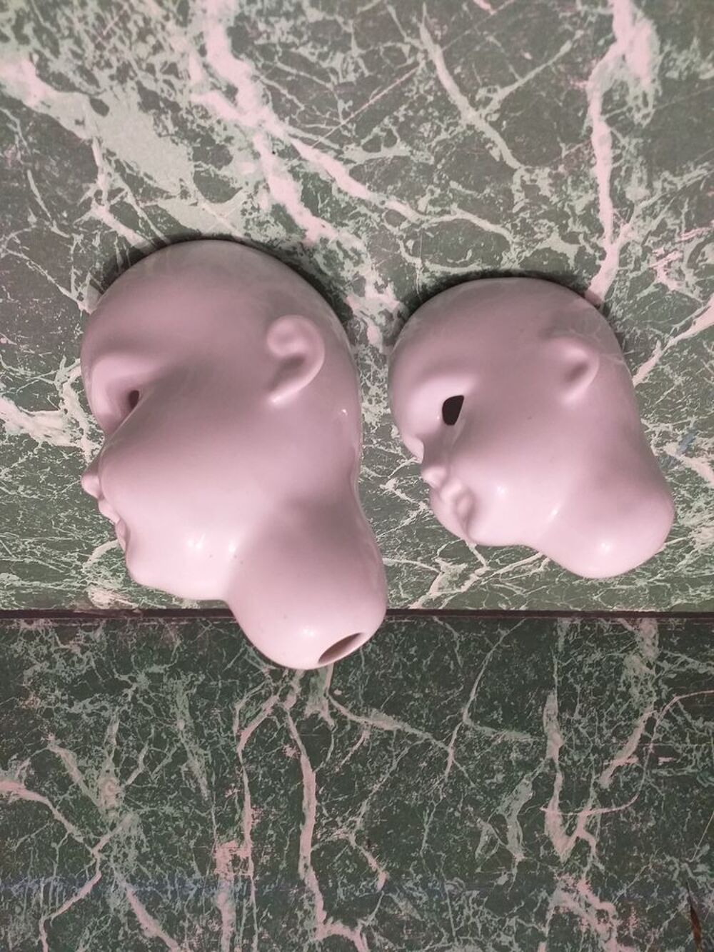 Tete de poup&eacute;e en porcelaine 