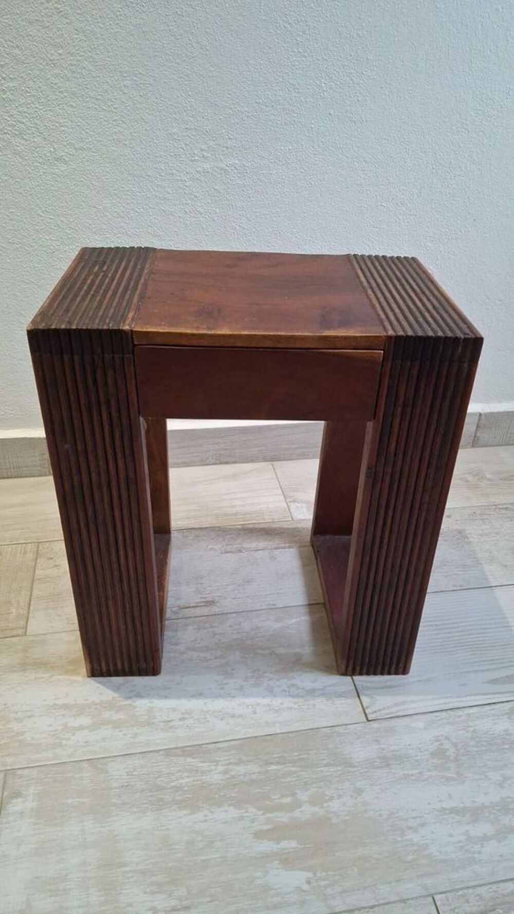 Table de chevet en bois massif Meubles