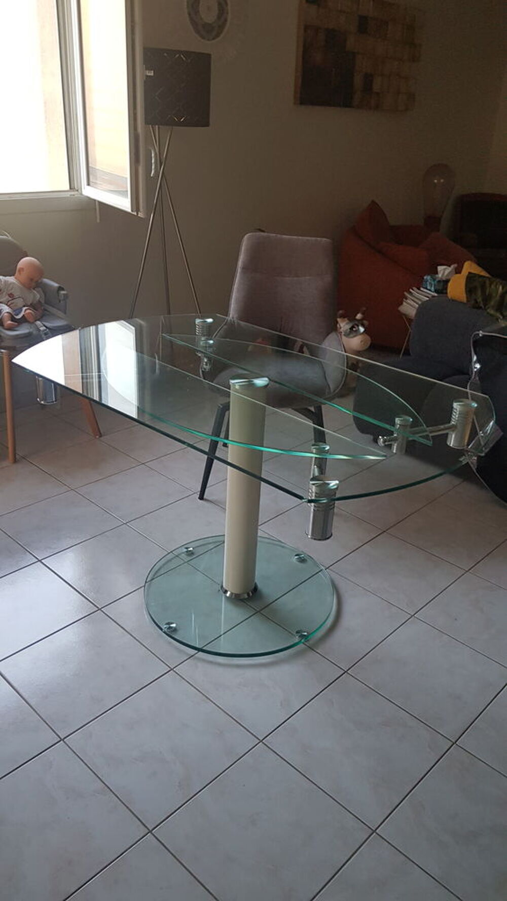 Tr&egrave;s belle table &agrave; manger en verre extensible et modulable Meubles