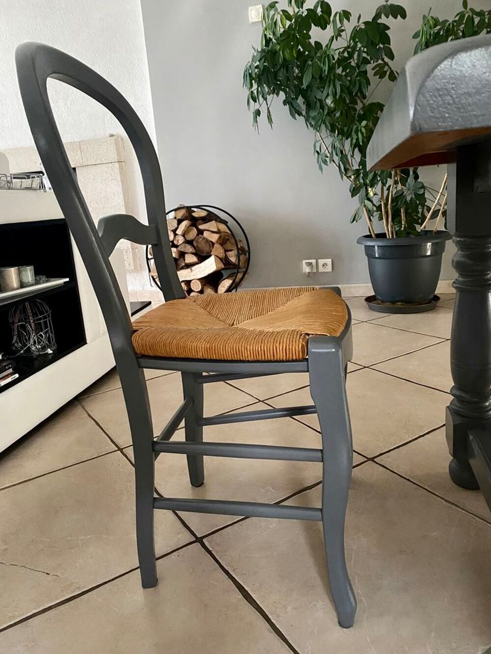 Table &agrave; manger, 6 chaises et buffet Meubles