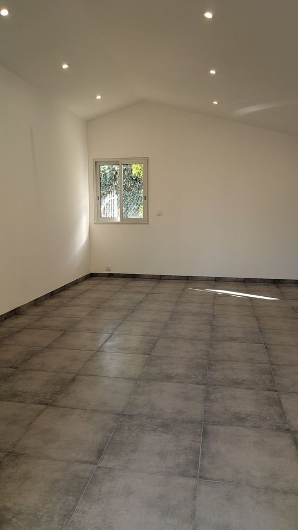 Location Maison Local de 33 m²  professionnel santé, forme, bien être Brignoles
