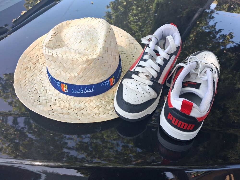 Puma blanches/noires/rouges €" Taille 36 €" Excellent &eacute;tat Sports