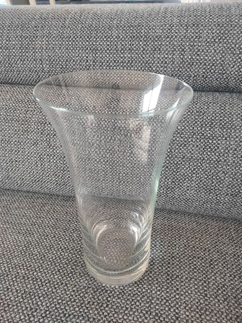 M (40) Vase en verre transparent �vas� 5 Brunoy (91)