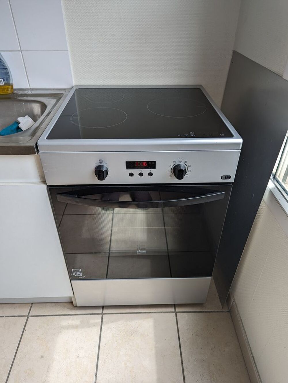 Cuisini&egrave;re induction + Four Electromnager