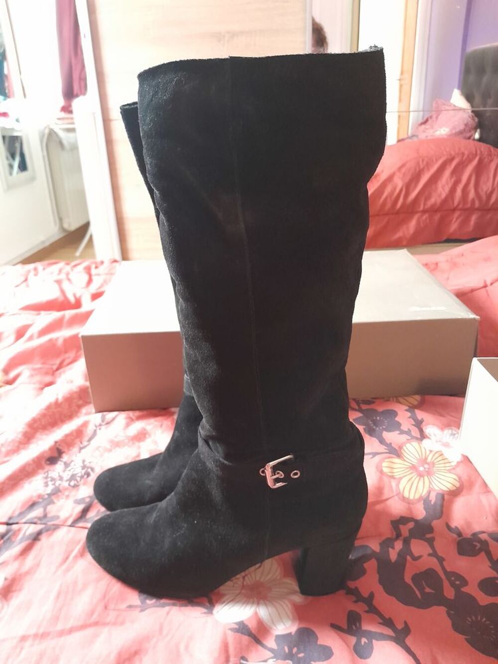 BOTTES EN DAIM A TALONS NEUVES Chaussures
