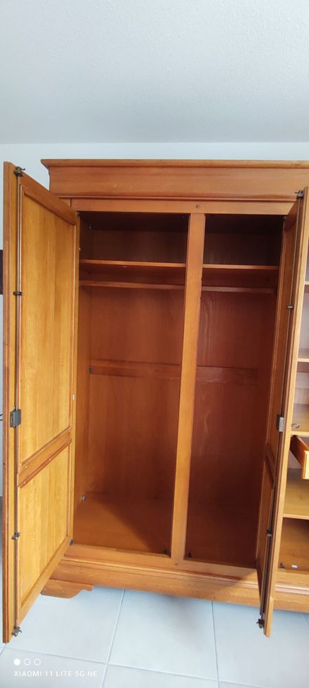 ARMOIRE 3 PORTES Meubles