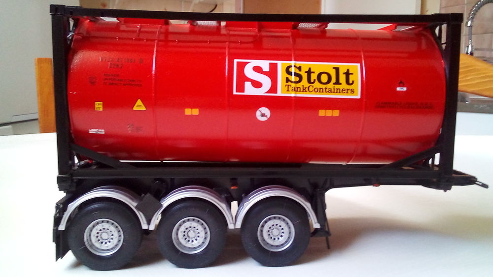 maquettes de camions a l'&eacute;chelle 1/24 ; en tr&egrave;s bon &eacute;tats . 