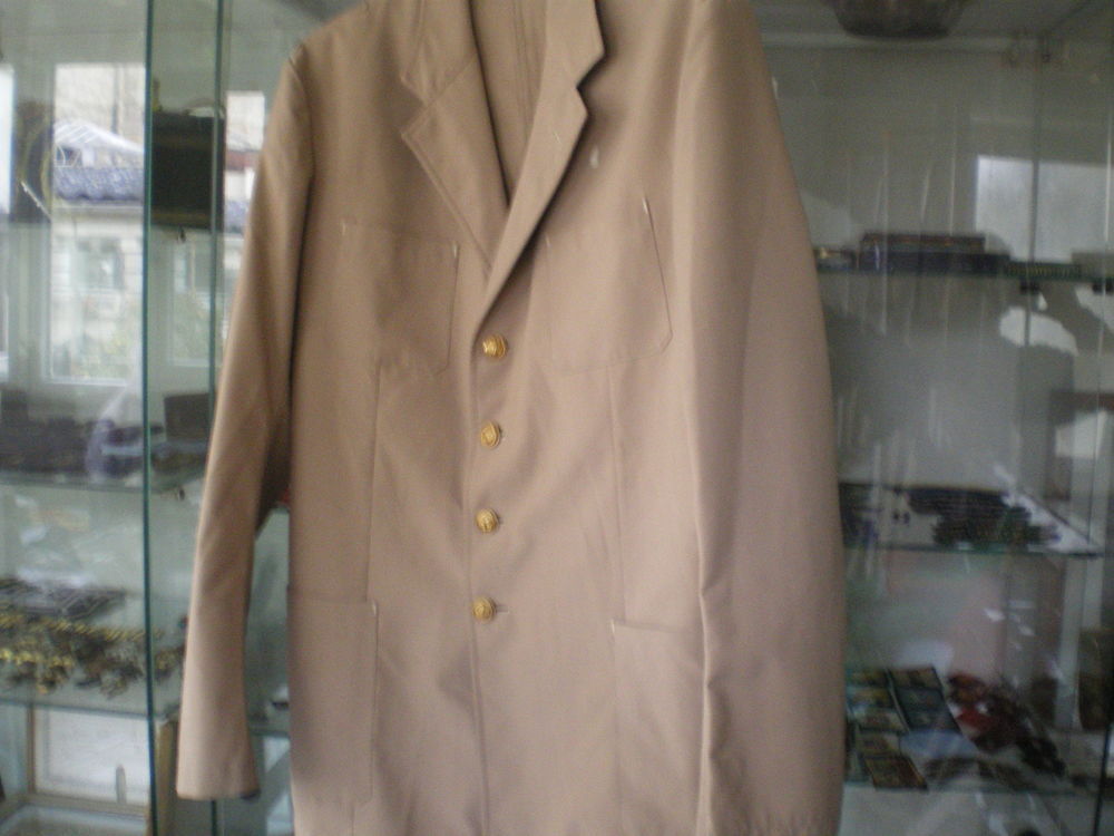 Veste de la marine kaki. 