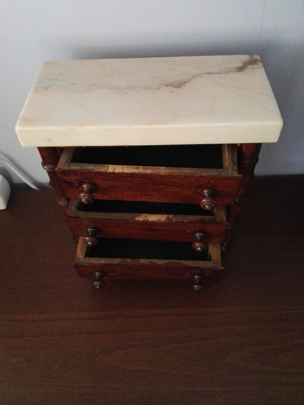 bo&icirc;te &agrave; bijoux ancienne Bois et marbre Meubles